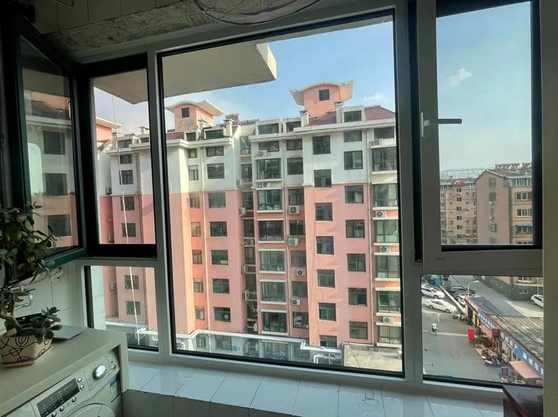 断桥铝门窗：建筑节能与美观的典范